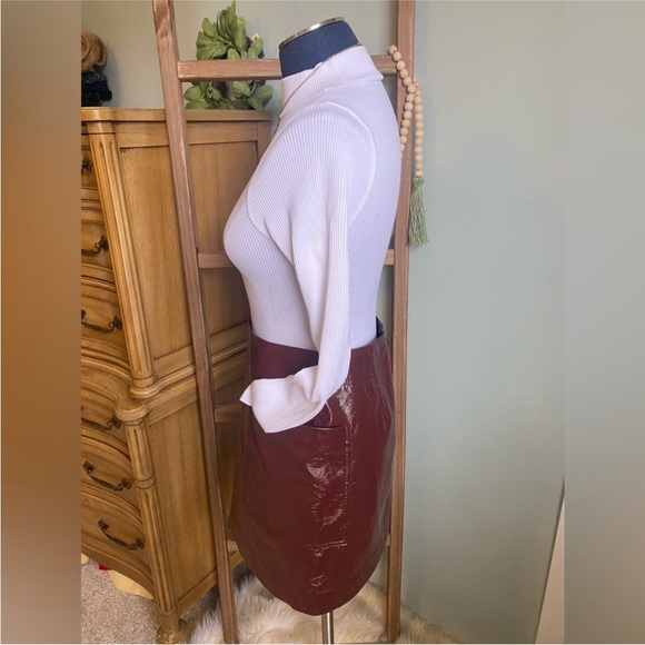 Maeve Anthropologie Faux Patent Leather Cargo
Pocket Mini Skirt Size 2 Petite - Picture 6 of 8